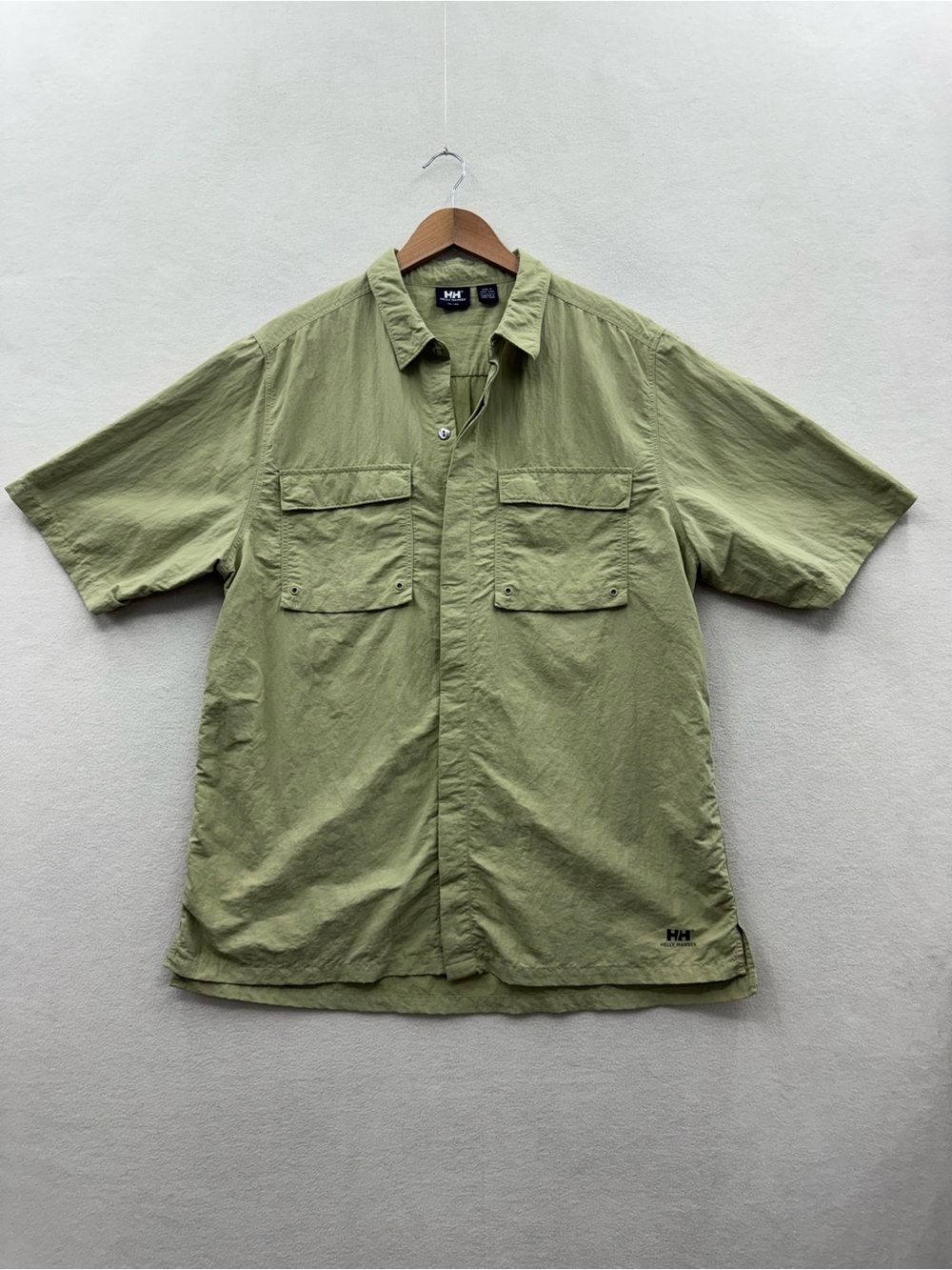 Helly Hansen Mens XL Shirt Green Short Sleeve Hidden Button Hiking